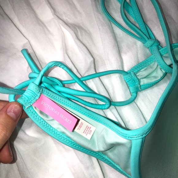 Victoria’s Secret Bikini - Picture 7 of 7